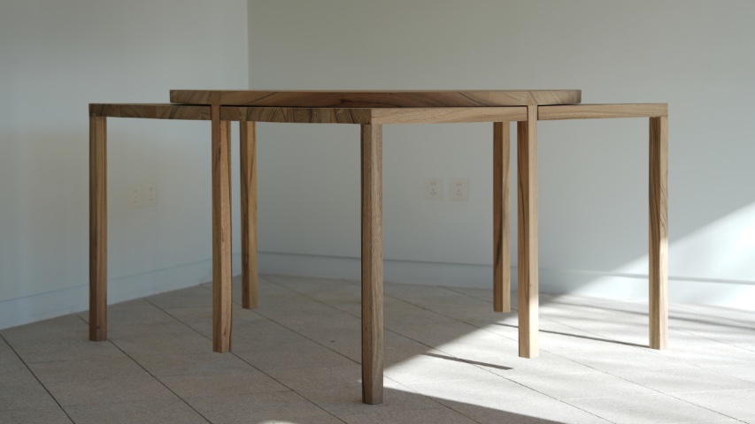 chair (confidence: 53%)